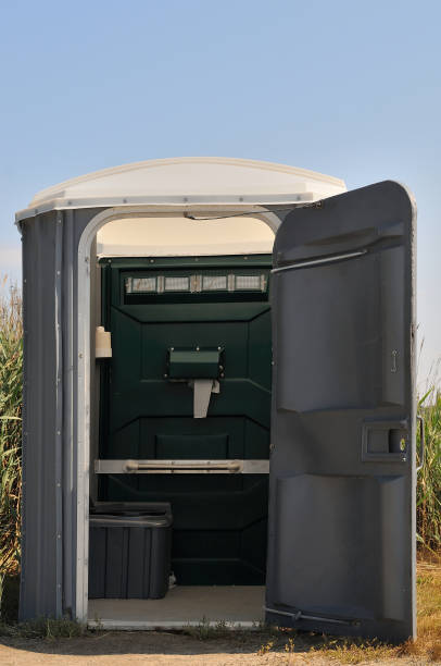 Best Portable bathroom rental  in Chesaning, MI